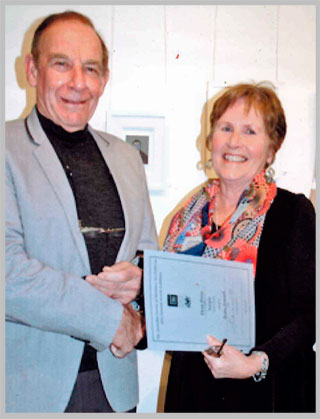 Winner Pam Slattery and Derivan's Eliza McInnes Winner Pam Slattery